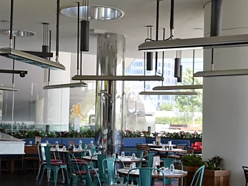 Heatscope Heaters Vision 3200W Radiant Heater wall-mounted on Jamie’s Italian Restaurant terrace for outdoor electric infrared comfort.