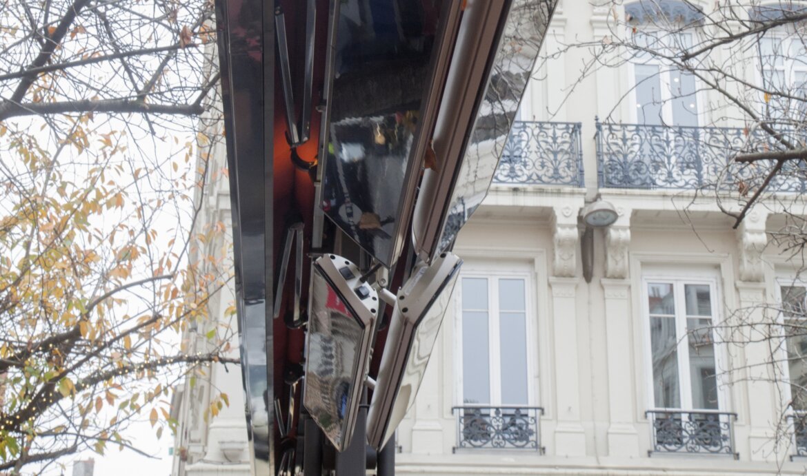 Dual Fixing Rod Restaurant by Heatscope 01.jpg